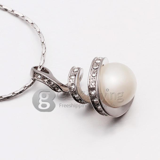 Fashion Annular Pearl Diamond Pendant Alloy Necklace - Silver