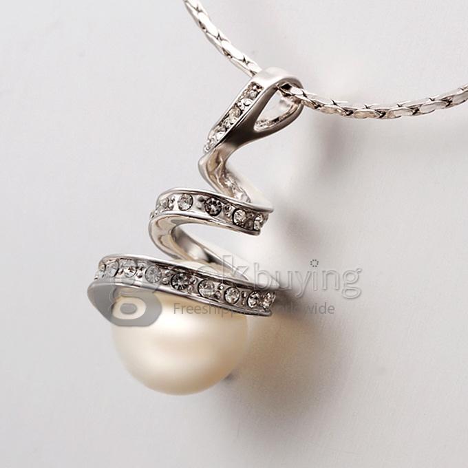 Fashion Annular Pearl Diamond Pendant Alloy Necklace - Silver