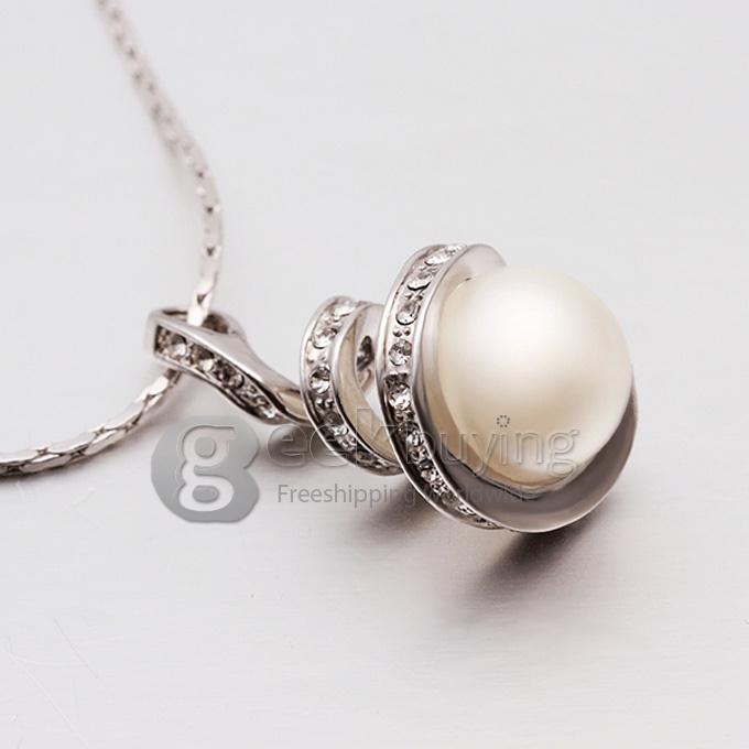 Fashion Annular Pearl Diamond Pendant Alloy Necklace - Silver