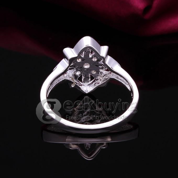 Fashion Elegant Shining Brass with Rhinestone Double Four Leaf Clover Ring for Woman Size 8 - Silver