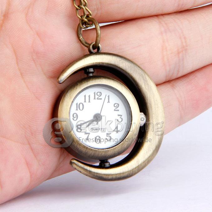 Women's Vintage Round Dial Crescent Pattern Quartz Analog Necklace Watch