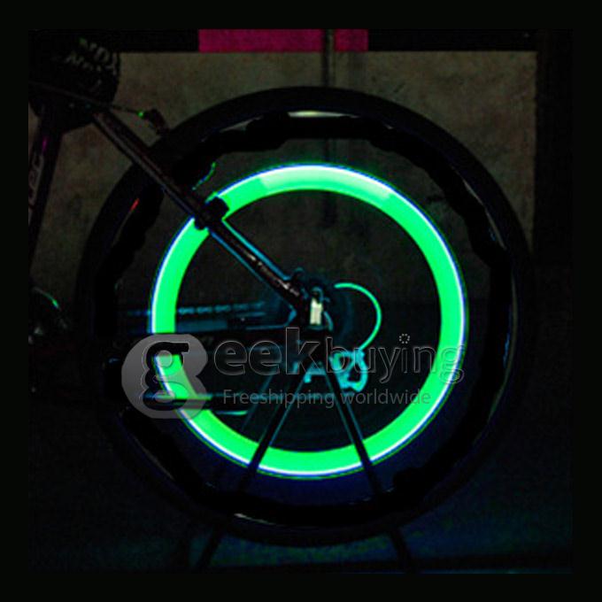 Bicycle Valve Glo-Sticks Type Cap Light Wind-Fire Rings Lamp Battery Included for Woods Valve & Schrader Valve - Green