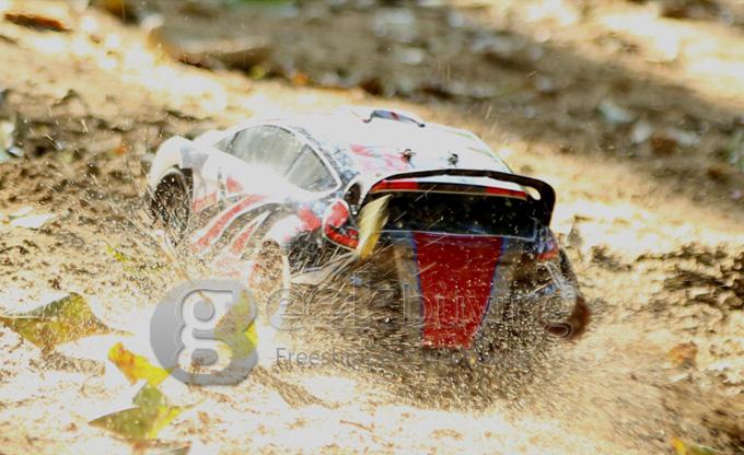 Wltoys A949 1:18 Scale 4WD High Speed Electric Rally Car Stunt Off-road RC Car with 2.4Ghz Transmitter - Red