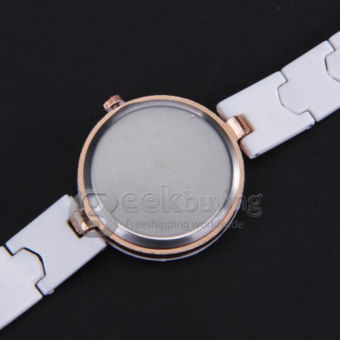 Wecin Fashion Women Bracelet Wrist Watches with Flower Design - White