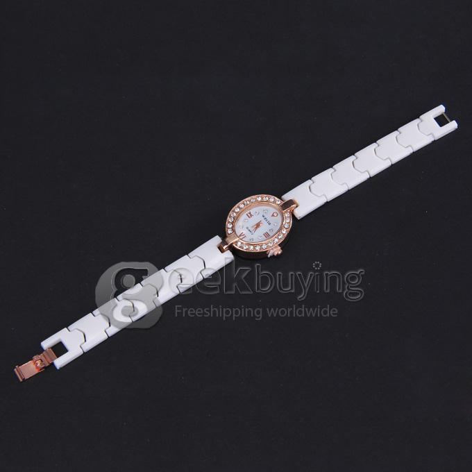 Wecin Fashion Women Bracelet Wrist Watches with Oval Design - White