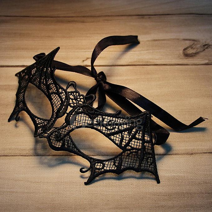 Fashion Elegant Hollow Out Lace Design Halloween Masquerades Party Bat Mask - Black
