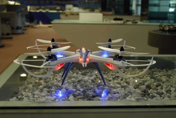 JJRC H16 YiZhan Tarantula X6 Wide Angle 3D Stunt Quadcopter with 5MP Camera With IOC - Black & white