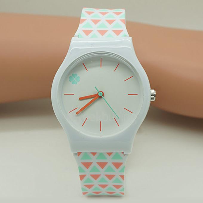 Willis 6018 Fashion Students Kids Mini Wrist Watch 30M Waterproof Four Leaf Clover Design Analog Quartz Watch - White