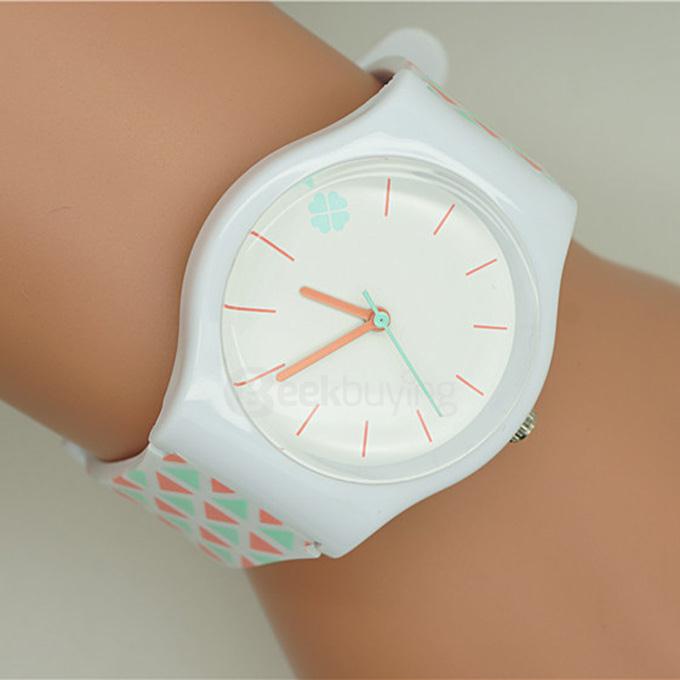 Willis 6018 Fashion Students Kids Mini Wrist Watch 30M Waterproof Four Leaf Clover Design Analog Quartz Watch - White