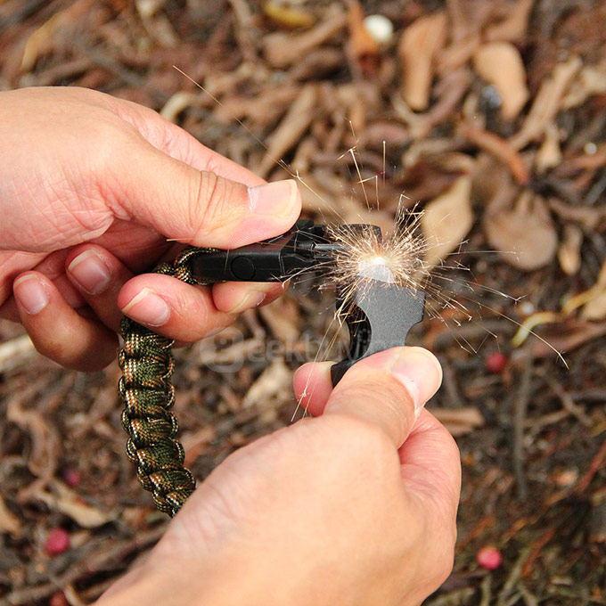 Outdoor Multi-purpose Survival Paracord Bracelet with Fire Starter and Safety Whistle - Camouflage