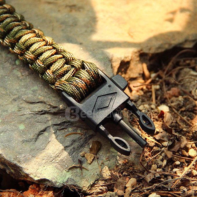 Outdoor Multi-purpose Survival Paracord Bracelet with Fire Starter and Safety Whistle - Camouflage