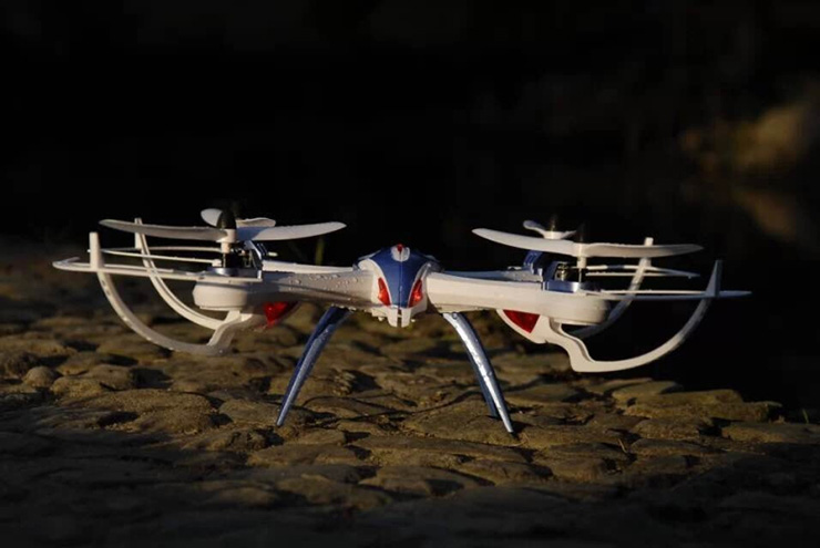 JJRC H16 YiZhan Tarantula X6 Wide Angle 3D Stunt Quadcopter with 5MP Camera With IOC - Black & white