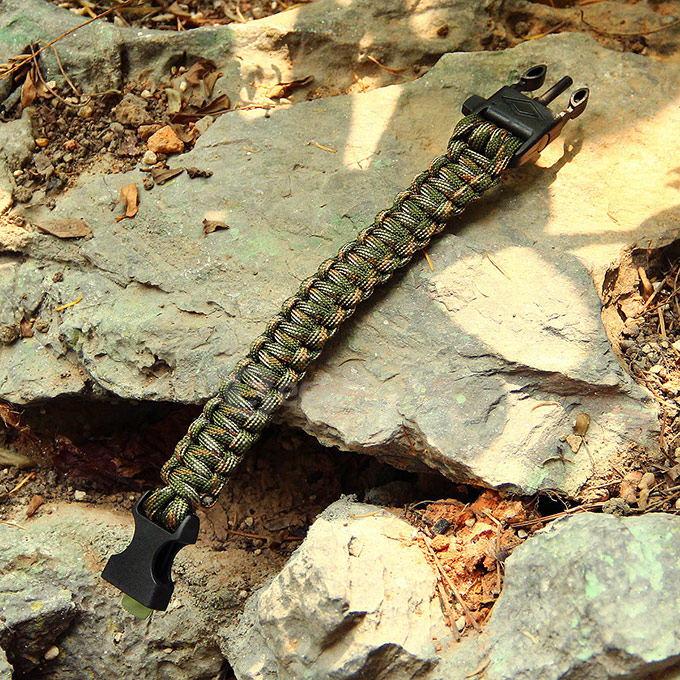 Outdoor Multi-purpose Survival Paracord Bracelet with Fire Starter and Safety Whistle - Camouflage