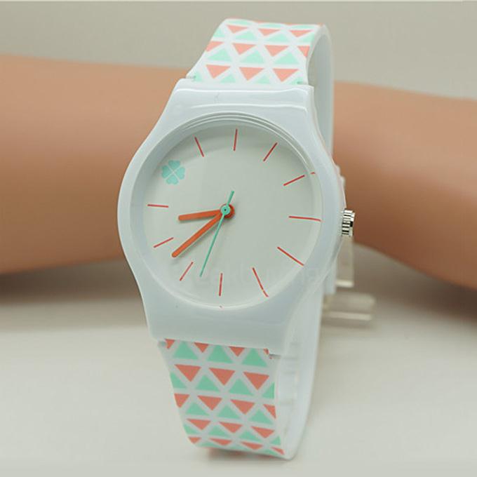 Willis 6018 Fashion Students Kids Mini Wrist Watch 30M Waterproof Four Leaf Clover Design Analog Quartz Watch - White