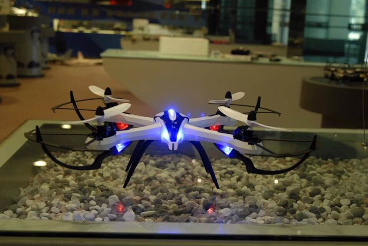 JJRC H16 YiZhan Tarantula X6 Wide Angle 3D Stunt Quadcopter with 5MP Camera With IOC - Black & white