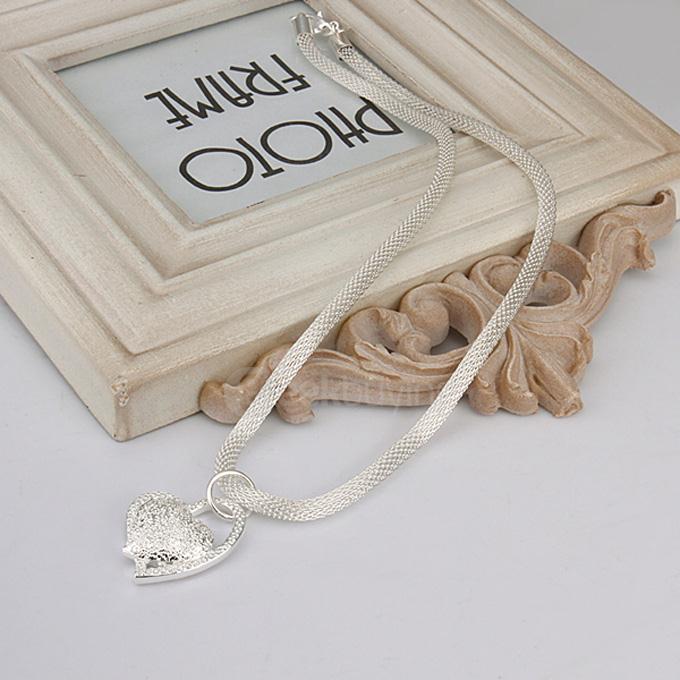 LKNSPCN270 Heart-shaped Zircon Silver Necklace
