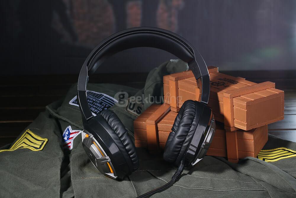 SOMIC G926 Stereo Gaming Headsets with Mic Sound Localization LED Light for Game Player - White