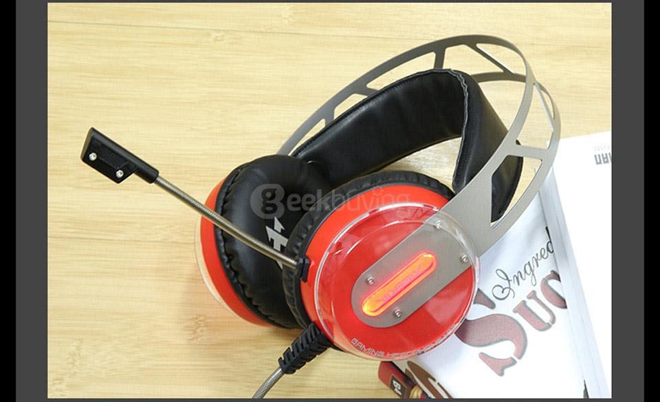 Xiberia X12 Over-ear USB Gaming Headsets Noise Canceling Surrounded Sound Luminous LED Light Headphones with Mic - Red