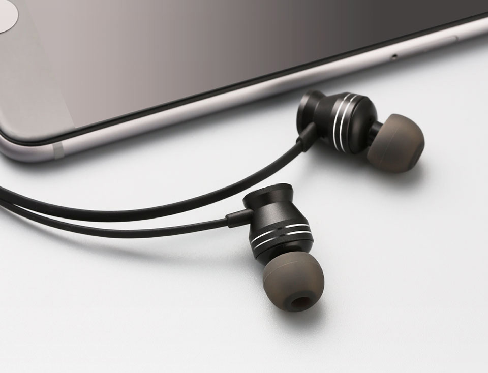 GGMM C300 Wired Earphone Metal Housing with Mic Earbud - Black