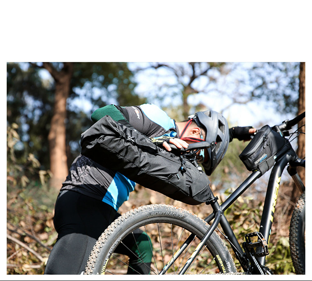 Roswheel 131372 Cycling Equipment 10L Capacity Bike Tail Bag Water Resistant Reflective LOGO And Letter Pattern Mountain Bike Rear Seat Package - Black