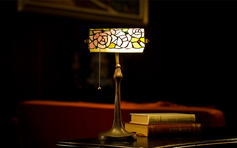 FUMAT Tiffany Style Stained Glass Table Lamp - Romantic Bead Curtain Bank Light Design
