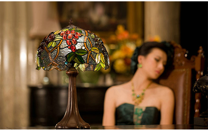 FUMAT 8" Tiffany Style Stained Glass Table Lamp - Romantic Grape Leaf Design