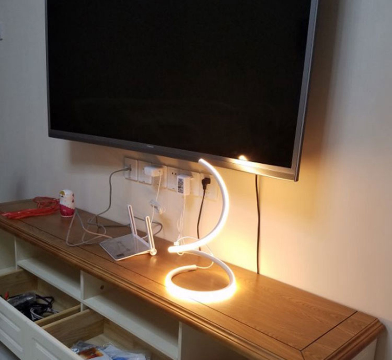 FUMAT Nordic Modern Table Lamp - Creative S Pattern Design (Warm Light Silver)