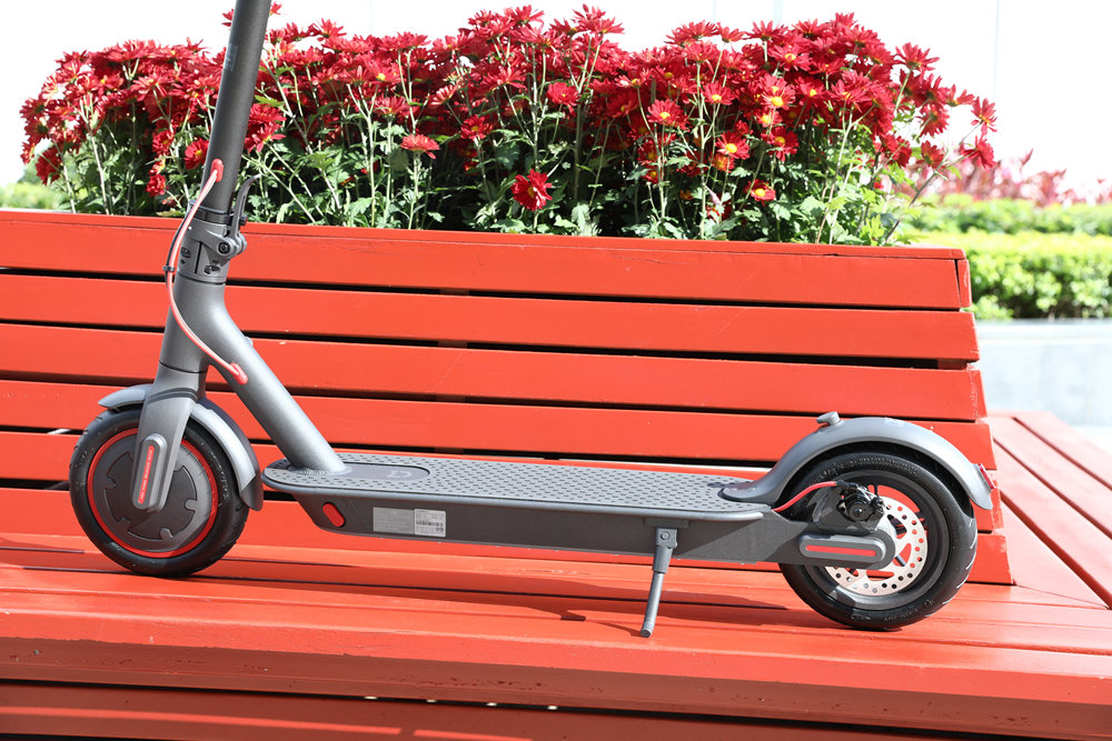 Xiaomi Mijia M365 Pro Folding Electric Scooter 300W Motor 3 Speed Modes 8.5 Inch Tire 45KM Mileage Range Double Brake System - Black