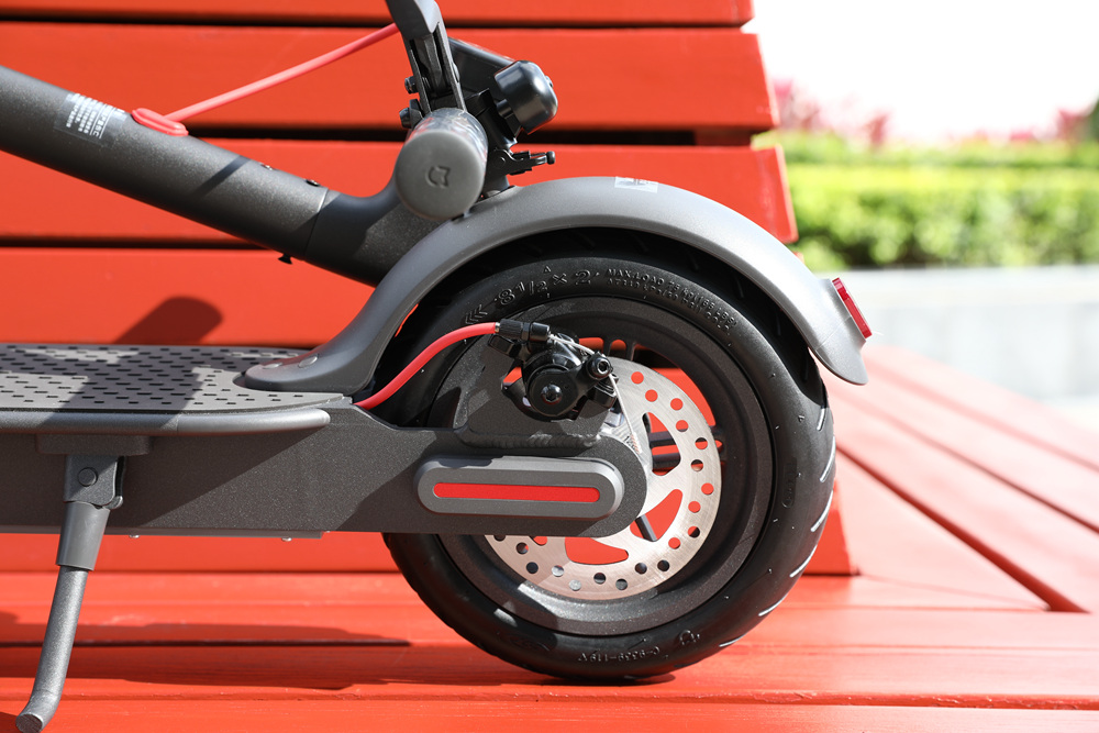 Xiaomi Mijia M365 Pro Folding Electric Scooter 300W Motor 3 Speed Modes 8.5 Inch Tire 45KM Mileage Range Double Brake System - Black