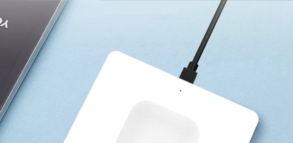 W8 5W Qi Wireless Charger Qualcomm Quick Charge 2.0 for Apple AirPods/ iPhone Max /8/8Plus Samsung Galaxy - White