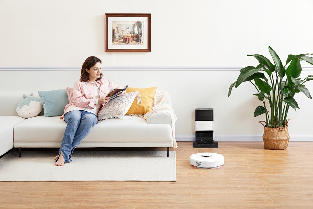 Roborock Q7 Max+ Robot Vacuum Cleaner with Auto-Empty Dock Pure Self Dust Emptying Recharging Dock LiDAR Navigation 4200Pa Suction with 470ml Dustbin 350ml Water Tank 5200mAh Battery APP Control - White