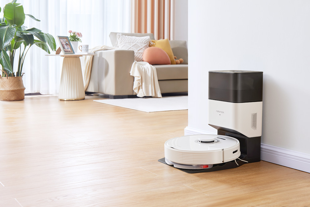 Roborock Q7 Max+ Robot Vacuum Cleaner with Auto-Empty Dock Pure Self Dust Emptying Recharging Dock LiDAR Navigation 4200Pa Suction with 470ml Dustbin 350ml Water Tank 5200mAh Battery APP Control - White