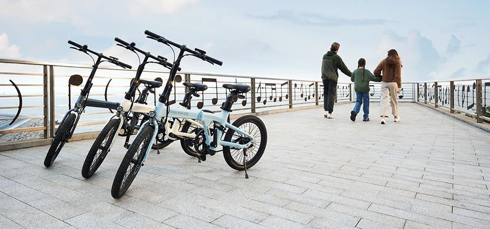 ADO A20 Air Faltbares E-Bike 20 Zoll 36 V 250 W Motor 25 km/h Höchstgeschwindigkeit 10 Ah Samsung Akku 100 km Reichweite Drehmomentsensor IPX7 wasserdicht IPS Farbdisplay Carbon Riemenantrieb Doppelte hydraulische Scheibenbremse - Grau