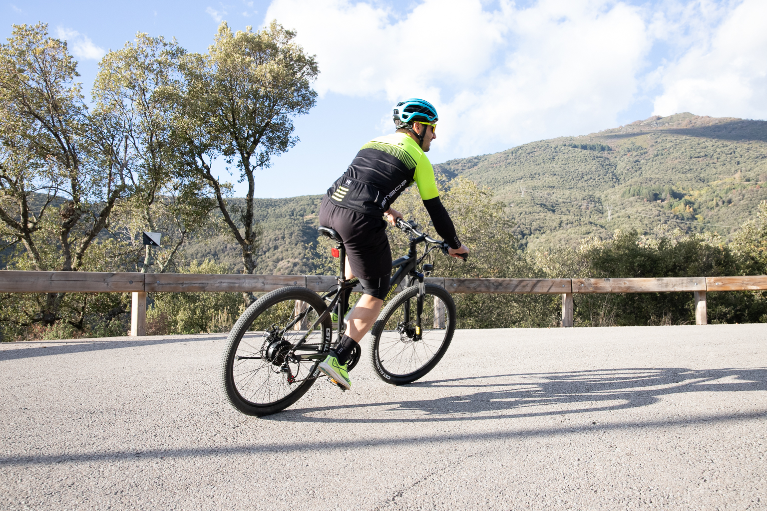 2PCS Eleglide M1 PLUS Electric Mountain Bike APP Version 27.5 Inch 250W Brushless Motor SHIMANO 21 Speeds Shifter 36V 12.5Ah Battery 25Km/h Speed IPX4 Waterproof Electric-Assist up to 100km Max Range Aluminum Alloy Frame Dual Disk Brake - Black