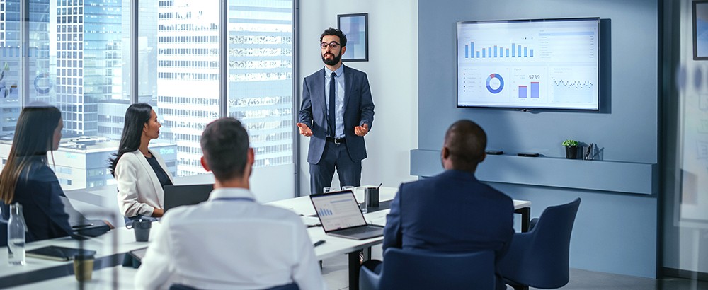 GEEKOM GT13 Pro Mini PC, Intel Core i9-13900H 14 Core Max 5.4GHz, 32GB RAM 2TB SSD, 2*USB 4 Type-C (8K@30Hz)+2*HDMI 2.0 (4K@60Hz) Four Screen Display, WiFi 6E Bluetooth 5.2, 3*USB 3.2 1*USB 2.0 1*RJ45 1*SD Card Reader 1*3.5mm Audio Jack