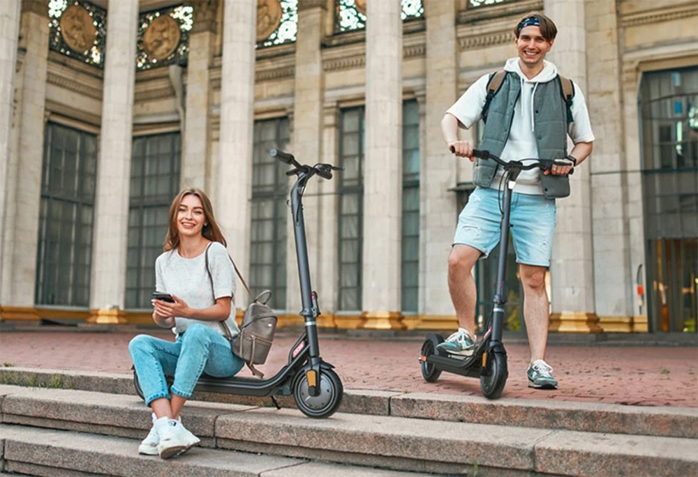 Atomi E20 Electric Scooter 8.5 inch Air Tire 250W Motor (Max Output 500W) 36V 7.5Ah Battery 30km Range Dual Brake 120kg