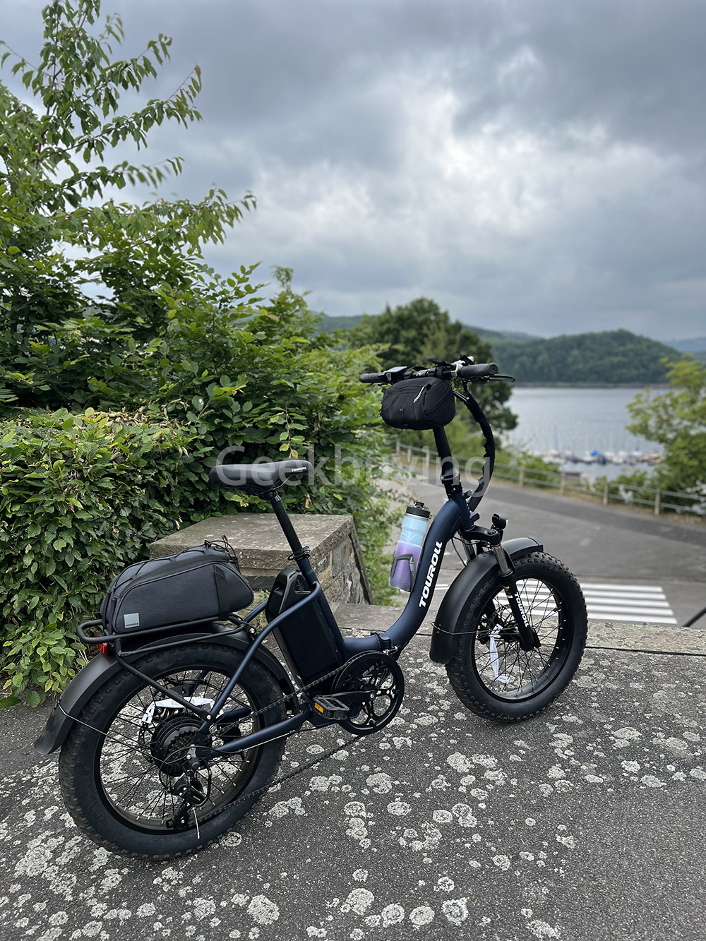 Touroll S2 Elektrofahrrad, 650 W max. Leistung, 48 V 15 Ah Akku, 20 x 4,0 Zoll Reifen, 25 km/h Max. Geschwindigkeit, 150 km max. Reichweite, mechanische Scheibenbremse & E-Bremse, mechanischer Stoßdämpfer, Shimano 7-Gang-Getriebe