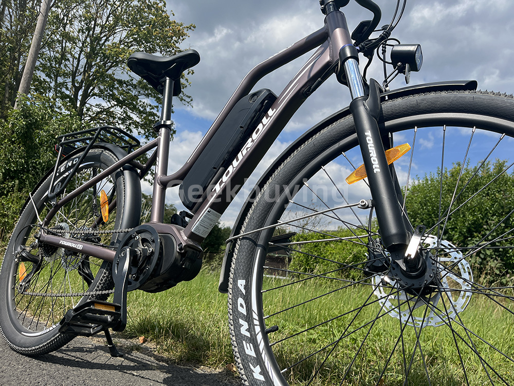 Touroll MA2 Elektrofahrrad, 250W Mittelmotor, 36V 13Ah Akku, 27,5 Zoll Reifen, 25 km/h Höchstgeschwindigkeit, 100 km maximale Reichweite, hydraulische Scheibenbremse, Federgabel mit Verriegelung, Shimano 7-Gang-Schaltung – Grau