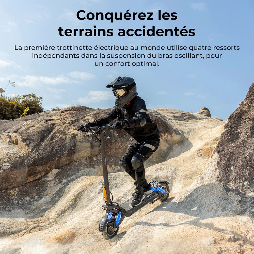 Trottinette électrique Ausom F1 Max, moteur 2 x 1 400 W, batterie 60 V 20,8 Ah, pneus 10 pouces, vitesse maximale 72 km/h, autonomie maximale 100 km, freins à disque hydrauliques avant et arrière, verrouillage NFC et par code