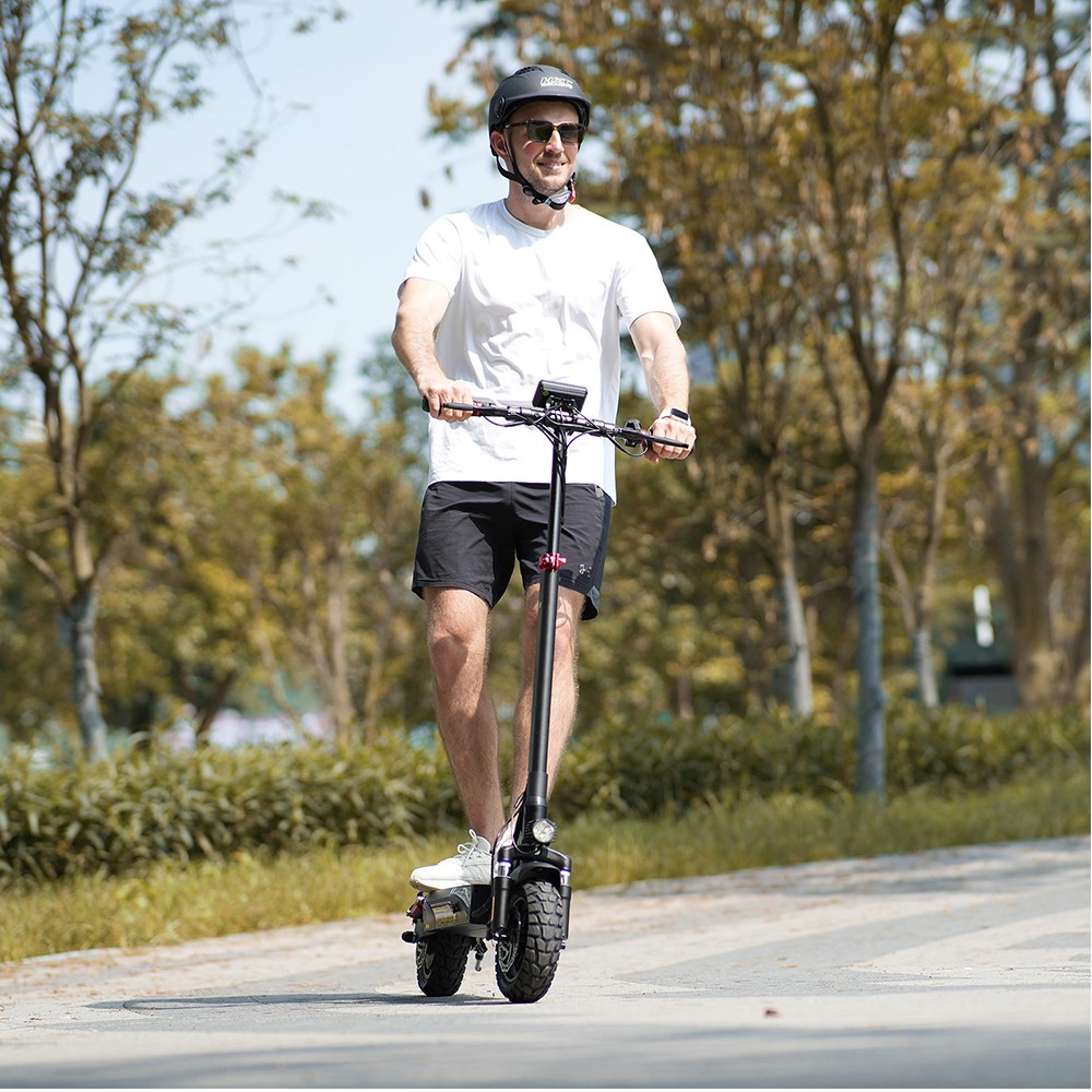 iScooter iX3 Összecsukható Elektromos Roller, 10"-os Légrugós Gumiabroncsok, 800 W-os Motor, 10 Ah-s Akkumulátor, 40 km/h Max. Sebesség, 40 km-es Hatótávolság, Állítható Kormánymagasság, Applikáció Vezérlés - Fekete
