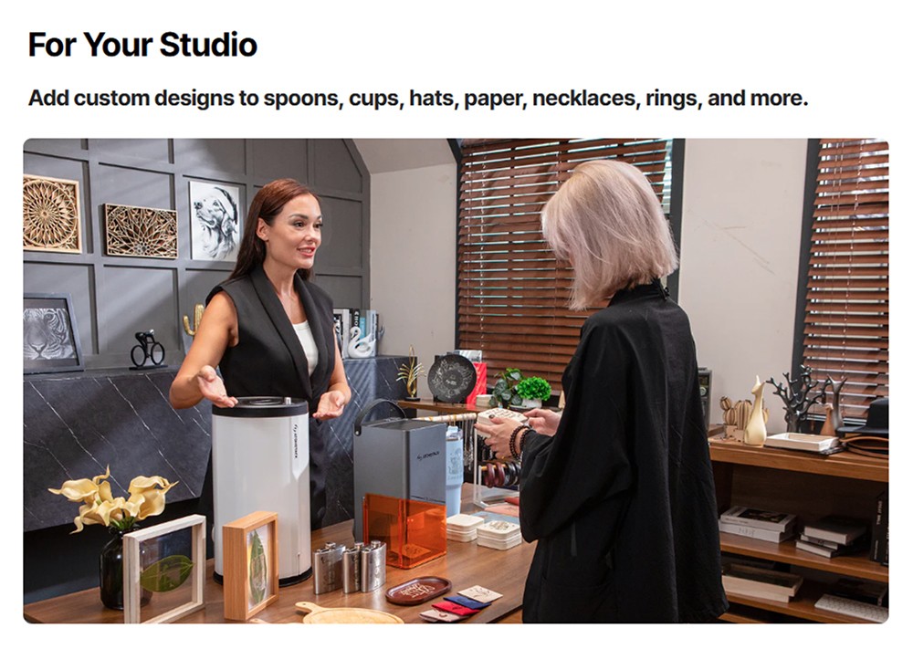 Graveur laser diode ATOMSTACK Atelier 12W, classe 1 FDA, vitesse de 4000 mm/s, précision de 0,01 mm, zone de travail de 120 x 120 mm, caméra HD intégrée, compatible avec le bois, le métal, le cuir et le feutre.