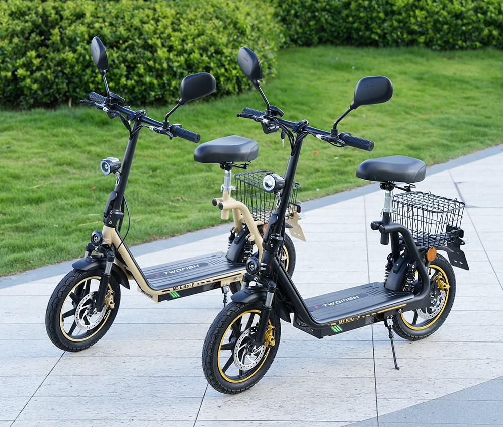 TWOFISH M5 Elite-E EEC tanúsítvánnyal rendelkező elektromos robogó üléssel és hátsó kosárral, 500 W-os motorral, 48 V 13 Ah akkumulátorral, 14 hüvelykes gumikkal, 40 km/h maximális sebességgel, 30 km hatótávolsággal, kettős tárcsa sárgasággal, első és hátsó lengéscsillapítóval
