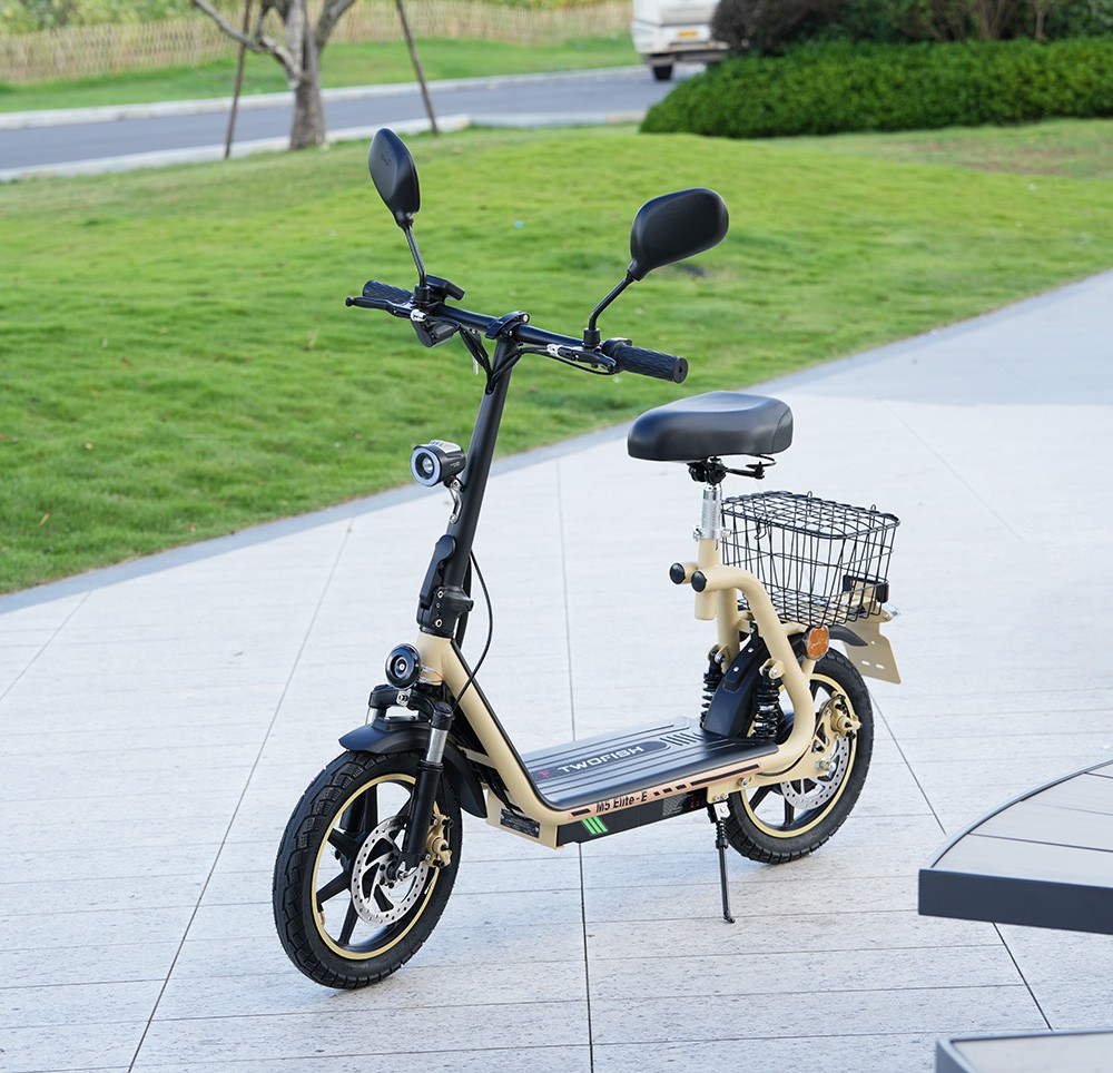TWOFISH M5 Elite-E EEC tanúsítvánnyal rendelkező elektromos robogó üléssel és hátsó kosárral, 500 W-os motorral, 48 V 13 Ah akkumulátorral, 14 hüvelykes gumikkal, 40 km/h maximális sebességgel, 30 km hatótávolsággal, kettős tárcsa sárgasággal, első és hátsó lengéscsillapítóval