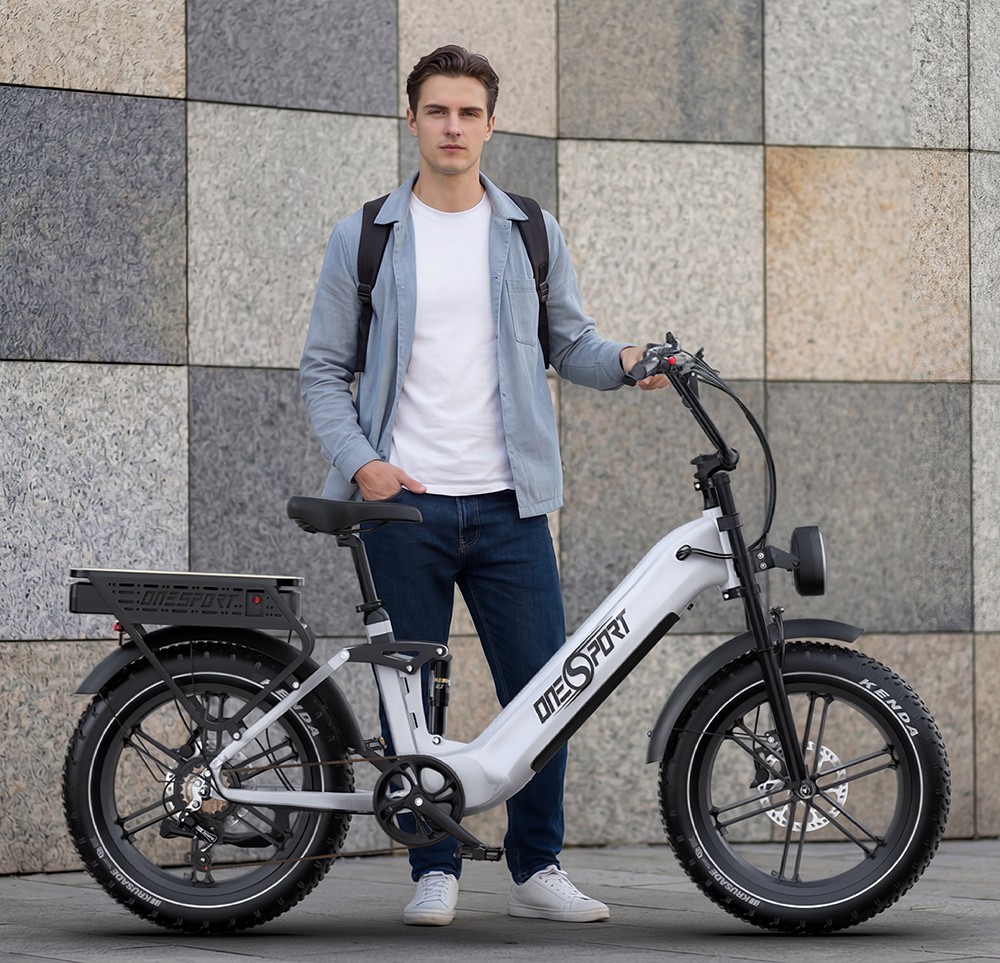 ONESPORT OT08 Pro elektromos kerékpár, 500 W-os motor, 2 x 48 V-os 18 Ah-s akkumulátor, 20 x 4,0 hüvelykes gumiabroncsok, 25 km/h maximális sebesség, 190 km-es hatótávolság, elöl és hátul olajos tárcsafékek, teleszkópvilla, Shimano 7 sebességes - fehér