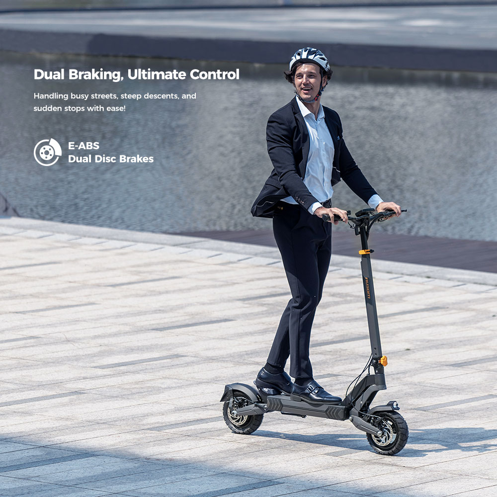 Ausom L2 Elektromos Roller, 800 W-os Motor, 48 V 15,6 Ah Akkumulátor, 10 colos Gumiabroncsok, 45 km/h Max Sebesség, 70 km Hatótávolság, Első és Hátsó Tárcsafék, Lengőkaros Felfüggesztés, LCD Kijelző