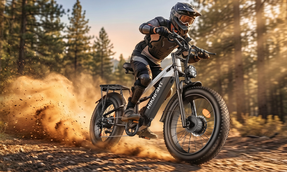 Vélo électrique HIKNIGHT H6 PRO, double moteur de 4000 W (puissance maximale), batterie amovible 52 V 20 Ah, autonomie de 145 km, vitesse maximale de 64 km/h, couple de 200 N·m, fourche avant à double té, suspension arrière à air, transmission Shimano 7 vitesses, pneus tout-terrain larges - Noir et blanc