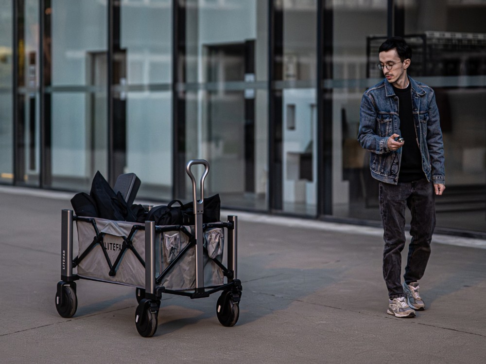 Chariot électrique télécommandé LITEFAR Orion, moteur silencieux de 500 W intégré au moyeu, capacité de chargement de 150 L, roues tout-terrain en caoutchouc plein de 7,5 pouces avec freins, batterie de 24 000 mAh, autonomie de 12 km, marche avant et arrière, châssis pliable en aluminium – Noir