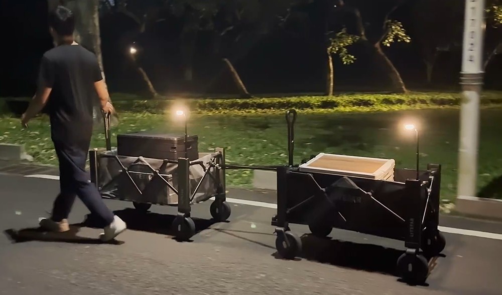 Chariot électrique télécommandé LITEFAR Orion, moteur silencieux de 500 W intégré au moyeu, capacité de chargement de 150 L, roues tout-terrain en caoutchouc plein de 7,5 pouces avec freins, batterie de 24 000 mAh, autonomie de 12 km, marche avant et arrière, châssis pliable en aluminium – Noir