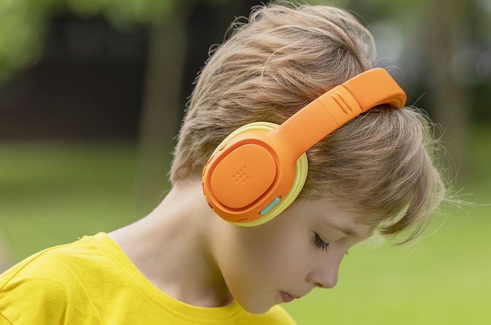 Tronsmart KH03 ANC Kids Headphones, Active Noise Cancellation, 93dB Volume Limit, 70H Playtime, Built-in HD Mic, Multiple Lighting Modes, Breathable Protein Earpads - Navy Blue