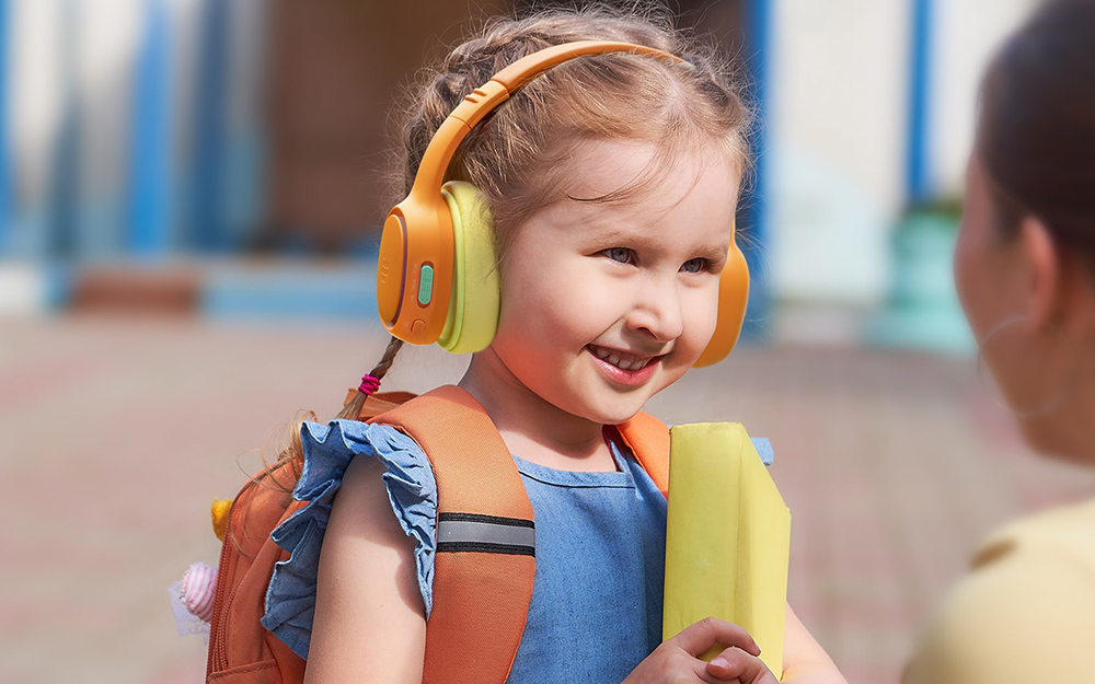 Tronsmart KH03 ANC Kids Headphones, Active Noise Cancellation, 93dB Volume Limit, 70H Playtime, Built-in HD Mic, Multiple Lighting Modes, Breathable Protein Earpads - Navy Blue